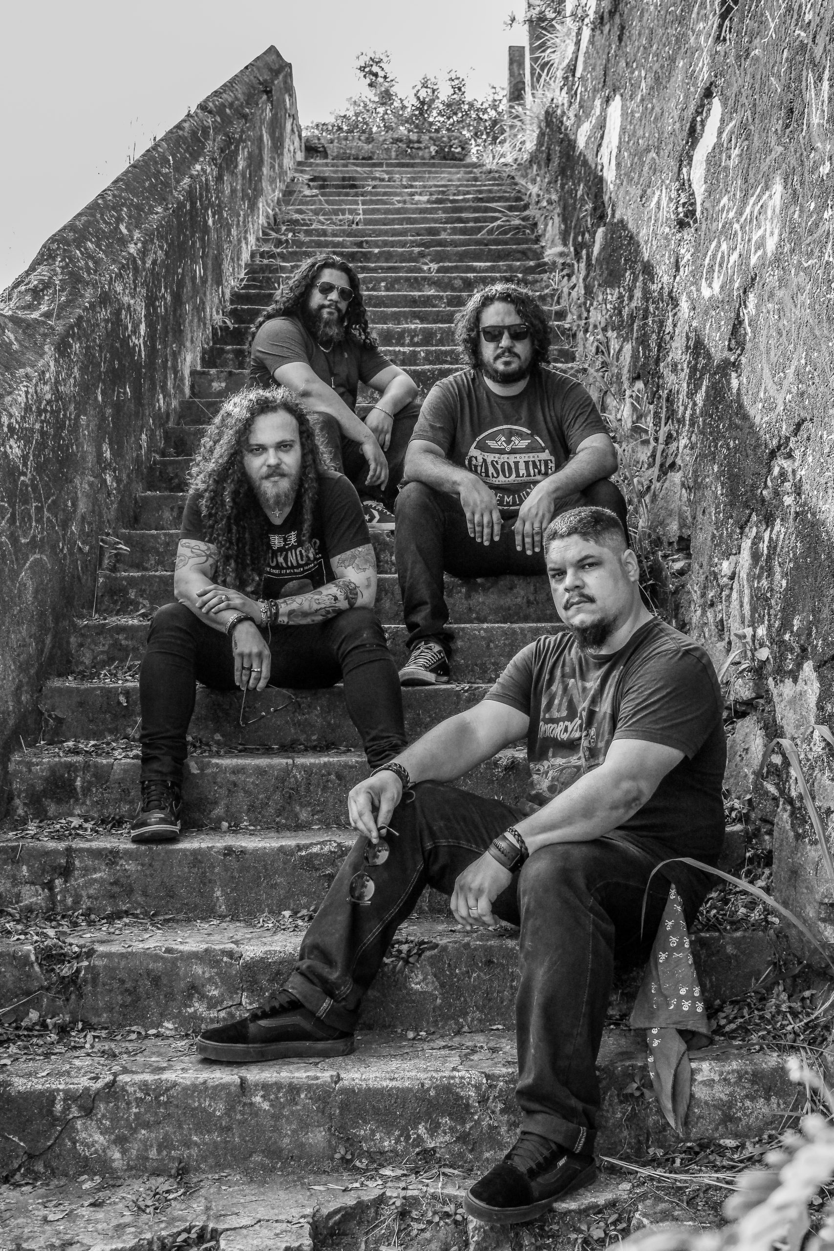 Banda Jupiter Strike foto na escada